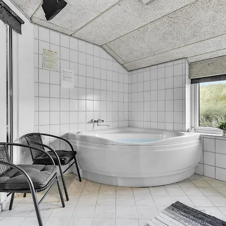 Mettes Bjerg Iv *